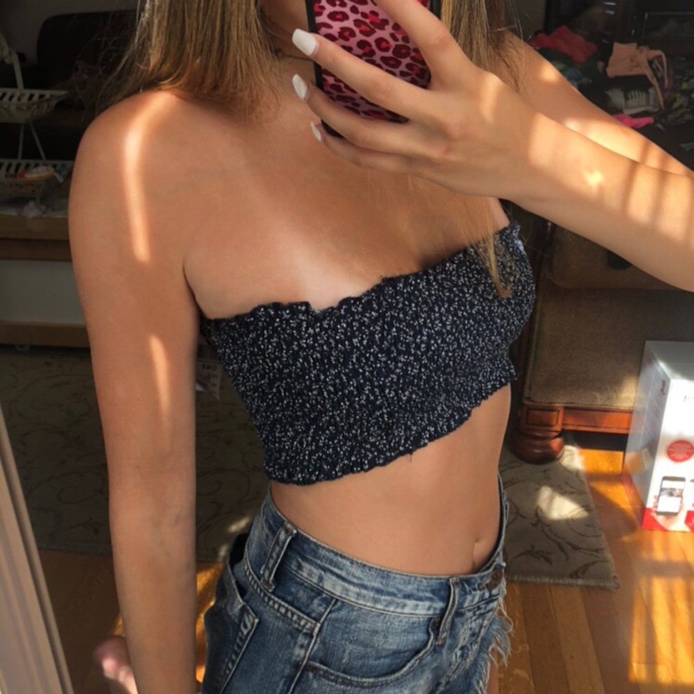 NWT Brandy Melville Kessy Tube Top - Picture 2 of 3